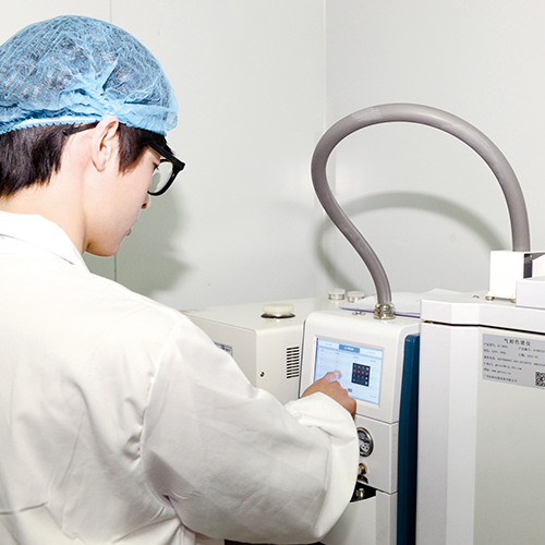 China's foreign trade started steadily and the total export value in the first two months hit a reco